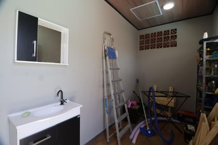Casa à venda com 200m², 3 quartos e 2 vagasBanheiro/Deposito