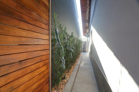 Casa à venda com 200m², 3 quartos e 2 vagasCorredor