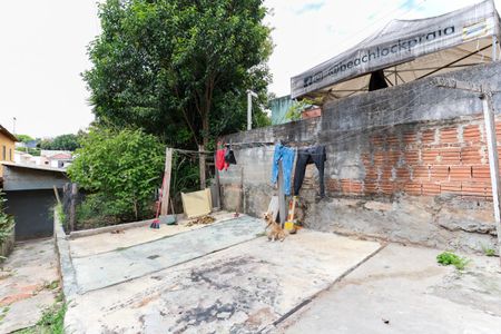 Casa à venda com 250m², 4 quartos e 2 vagas Casa à venda com 250m², 4 quartos e 2 vagasQuintal e jardim