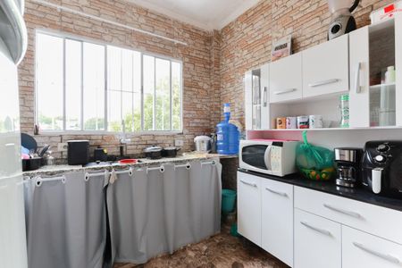 Casa à venda com 250m², 4 quartos e 2 vagas Casa à venda com 250m², 4 quartos e 2 vagasCasa 2 - Cozinha