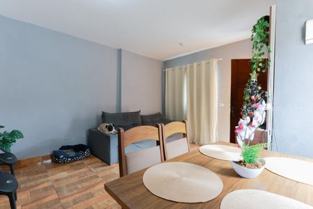 Casa à venda com 250m², 4 quartos e 2 vagas Casa à venda com 250m², 4 quartos e 2 vagasCasa 2 - Sala