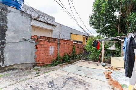Casa à venda com 250m², 4 quartos e 2 vagas Casa à venda com 250m², 4 quartos e 2 vagasQuintal e jardim