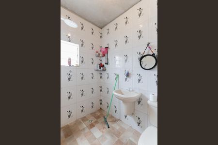 Casa à venda com 250m², 4 quartos e 2 vagas Casa à venda com 250m², 4 quartos e 2 vagasCasa 1 - Banheiro