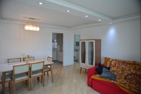 Sala de apartamento para alugar com 3 quartos, 90m² em Pinheirinho, Santo André