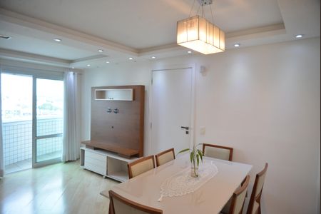 Sala de apartamento para alugar com 3 quartos, 90m² em Pinheirinho, Santo André