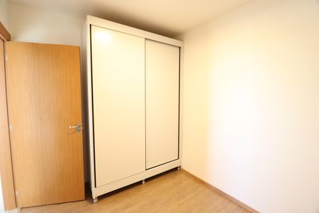 Quarto 2  de apartamento para alugar com 2 quartos, 58m² em Shopping Park, Uberlândia