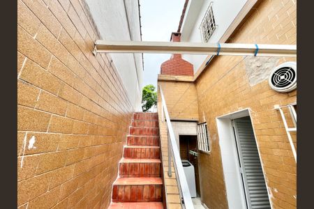 Casa à venda com 100m², 2 quartos e sem vagaEscada