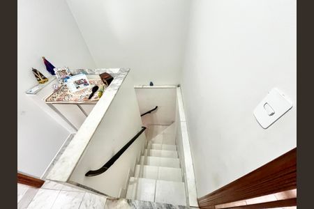 Casa à venda com 100m², 2 quartos e sem vagaEscada
