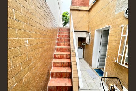 Casa à venda com 100m², 2 quartos e sem vagaEscada