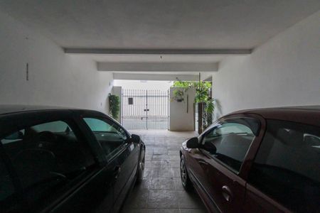 Garagem de casa à venda com 2 quartos, 125m² em Vila Ivone, São Paulo