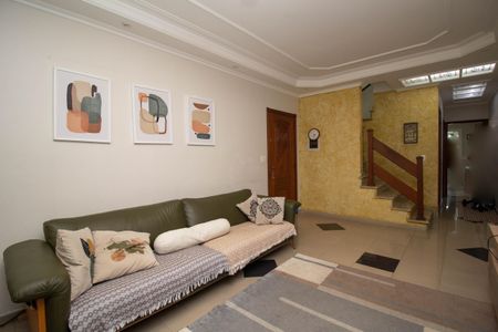 Casa para alugar com 180m², 5 quartos e 4 vagas Casa para alugar com 180m², 5 quartos e 4 vagasSala