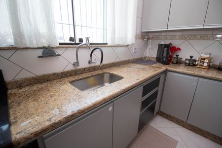 Casa para alugar com 180m², 5 quartos e 4 vagas Casa para alugar com 180m², 5 quartos e 4 vagasCozinha