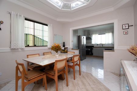 Casa para alugar com 180m², 5 quartos e 4 vagas Casa para alugar com 180m², 5 quartos e 4 vagasCopa