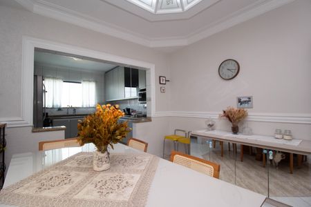 Casa para alugar com 180m², 5 quartos e 4 vagas Casa para alugar com 180m², 5 quartos e 4 vagasCopa