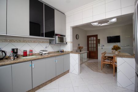 Casa para alugar com 180m², 5 quartos e 4 vagas Casa para alugar com 180m², 5 quartos e 4 vagasCozinha