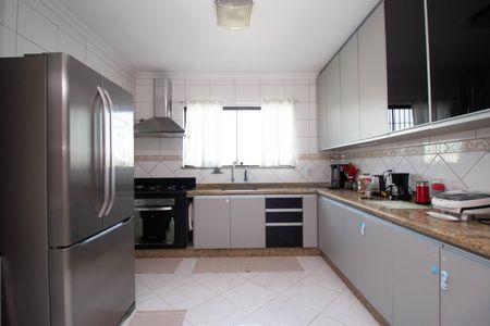 Casa para alugar com 180m², 5 quartos e 4 vagas Casa para alugar com 180m², 5 quartos e 4 vagasCozinha