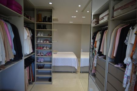 Apartamento à venda com 75m², 3 quartos e 2 vagasCloset da suíte