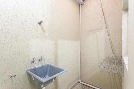 Casa de condomínio para alugar com 57m², 2 quartos e 1 vagaÁrea de Serviço