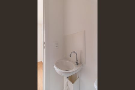 Banheiro de kitnet/studio para alugar com 1 quarto, 16m² em Itaquera, São Paulo