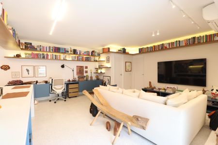 Apartamento à venda com 74m², 1 quarto e 2 vagasSala