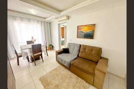 Sala de TV de apartamento para alugar com 2 quartos, 66m² em Canasvieiras, Florianópolis