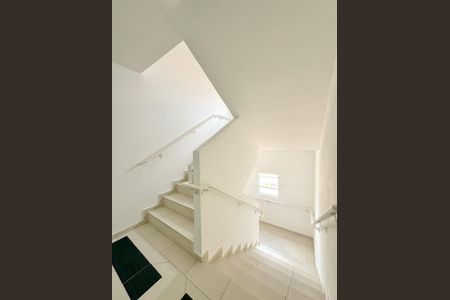 Apartamento para alugar com 66m², 2 quartos e 1 vagaEscada