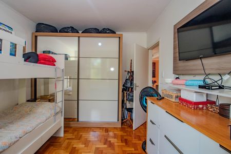 Quarto 2 de apartamento à venda com 2 quartos, 57m² em Vila Ipiranga, Porto Alegre
