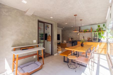 Varanda de apartamento à venda com 2 quartos, 122m² em Vila Madalena, São Paulo