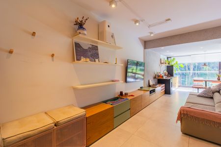 Sala de apartamento à venda com 2 quartos, 122m² em Vila Madalena, São Paulo