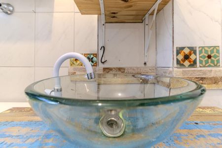 Banheiro de kitnet/studio para alugar com 1 quarto, 25m² em Campos Elíseos, São Paulo