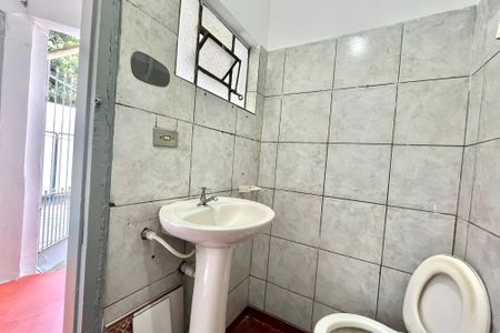 Banheiro de casa para alugar com 1 quarto, 35m² em Jardim Oriental, São Paulo