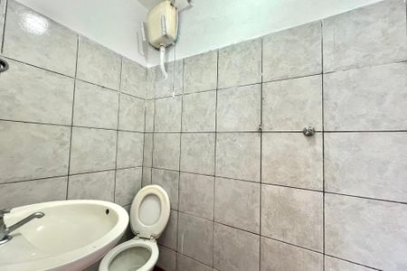 Banheiro de casa para alugar com 1 quarto, 35m² em Jardim Oriental, São Paulo