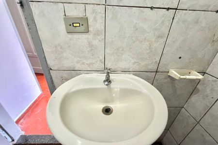 Casa para alugar com 35m², 1 quarto e sem vaga Casa para alugar com 35m², 1 quarto e sem vagaBanheiro