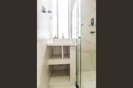 Banheiro de kitnet/studio para alugar com 1 quarto, 34m² em Jardim Maria Helena, Barueri