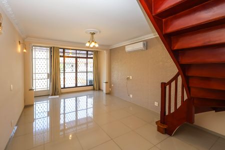 Sala de casa para alugar com 2 quartos, 101m² em Bosque da Saúde, São Paulo