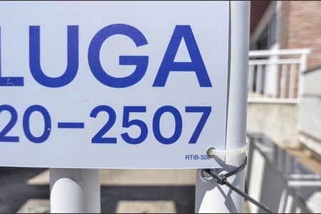 Casa de condomínio para alugar com 68m², 2 quartos e 1 vaga Casa de condomínio para alugar com 68m², 2 quartos e 1 vagaFachada