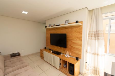 Sala de apartamento à venda com 2 quartos, 70m² em Alvorada, Contagem