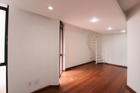 Apartamento para alugar com 180m², 3 quartos e 1 vagaSala