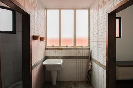 Apartamento para alugar com 180m², 3 quartos e 1 vagaÁrea de Serviço