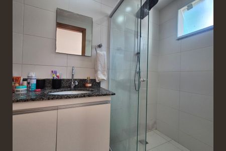 Casa de condomínio à venda com 180m², 3 quartos e 1 vagaBanheiro suite 