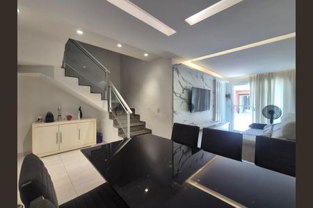 Casa de condomínio à venda com 180m², 3 quartos e 1 vagaSala 