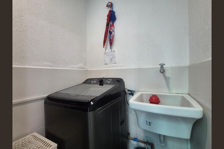 Casa de condomínio à venda com 180m², 3 quartos e 1 vagaÁrea de Serviço 