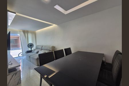 Casa de condomínio à venda com 180m², 3 quartos e 1 vagaSala 