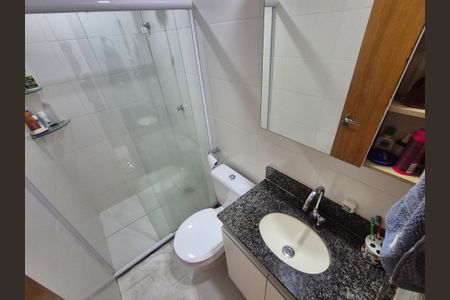 Casa de condomínio à venda com 180m², 3 quartos e 1 vagaBanheiro 