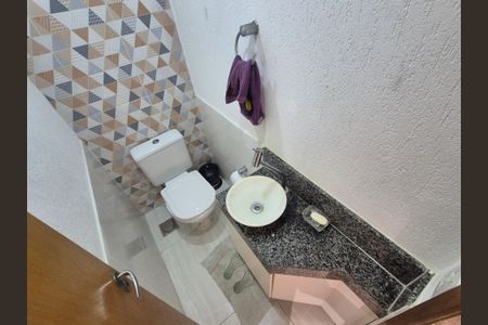 Casa de condomínio à venda com 180m², 3 quartos e 1 vagaLavabo 