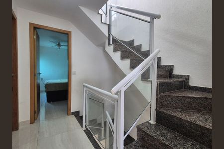 Casa de condomínio à venda com 180m², 3 quartos e 1 vagaHall 