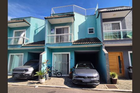 Casa de condomínio à venda com 180m², 3 quartos e 1 vagaFachada 