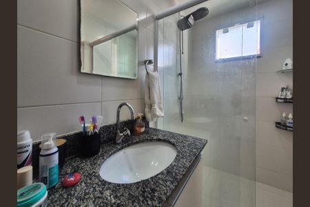 Casa de condomínio à venda com 180m², 3 quartos e 1 vagaBanheiro suite 