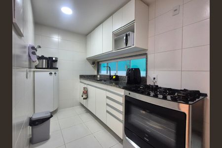 Casa de condomínio à venda com 180m², 3 quartos e 1 vagaCozinha 
