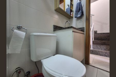 Casa de condomínio à venda com 180m², 3 quartos e 1 vagaBanheiro 